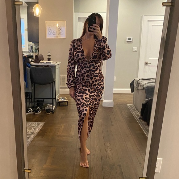 Dresses & Skirts - LEOPARD PRINT MIDI